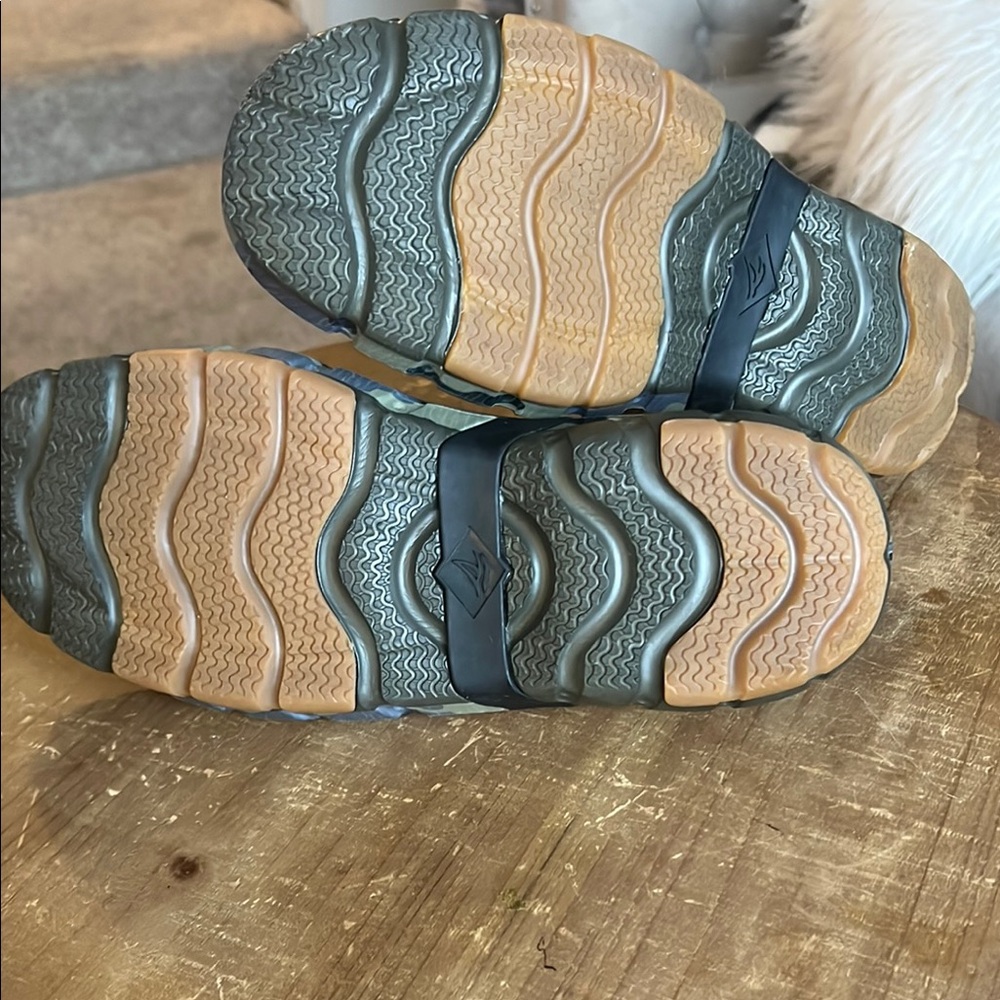 Camouflage Pattern Slip-On Clogs - Picture 3 of 6